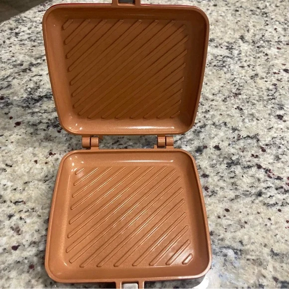 Red Copper Flipwhich sandwich griller cooker in red No signs of use - Picture 3 of 7